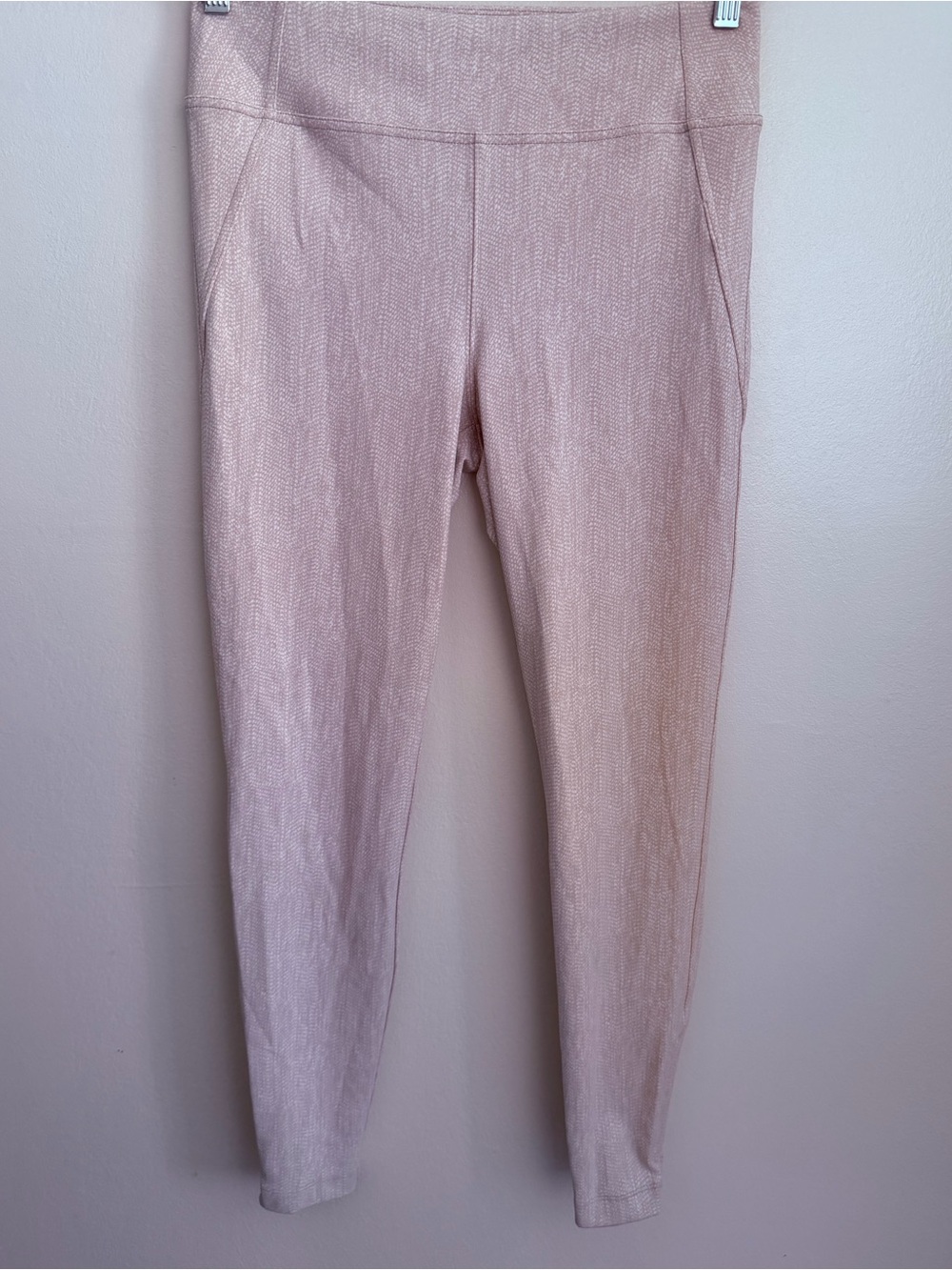 ATHLETA Delancey Chevron Activewear Leggings - Women's Size Medium - Tan/Cream